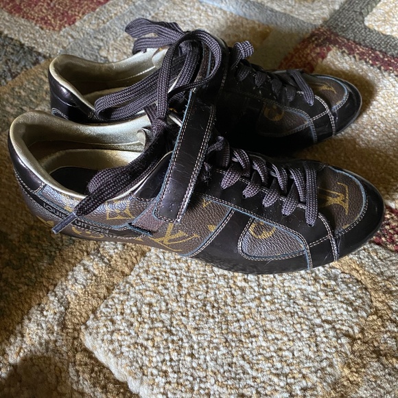 Louis Vuitton sneakers - Picture 1 of 5